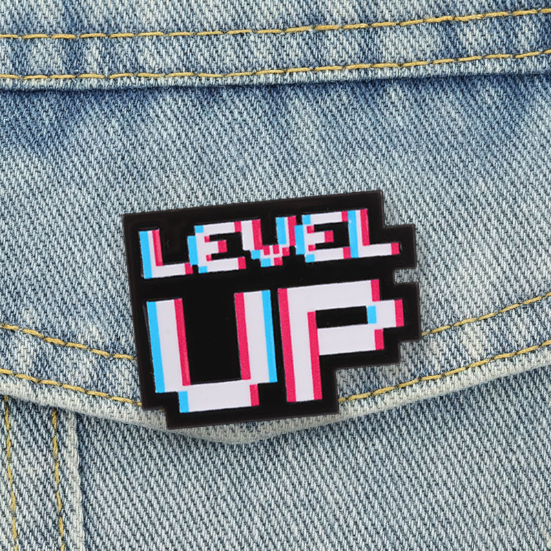 Broche Esmaltado 'Level Up Gli - Retro Gaming Style avaliação e preço